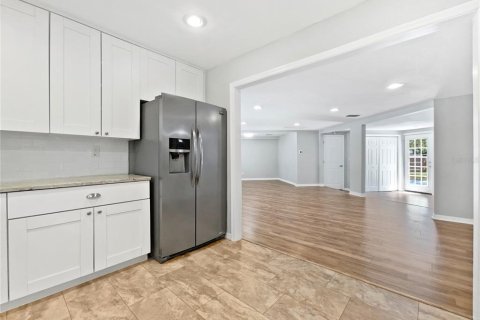House in Saint Petersburg, Florida 4 bedrooms, 145.95 sq.m. № 1747598 - photo 22