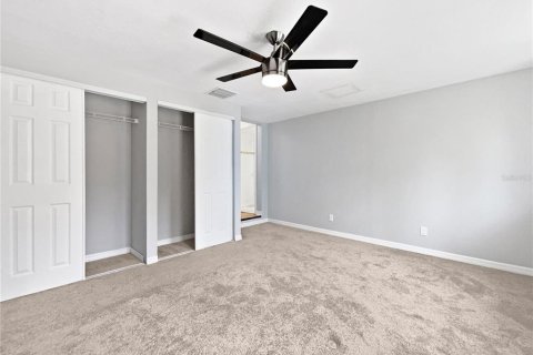House in Saint Petersburg, Florida 4 bedrooms, 145.95 sq.m. № 1747598 - photo 5