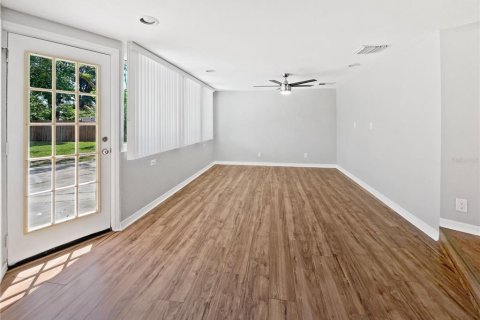 House in Saint Petersburg, Florida 4 bedrooms, 145.95 sq.m. № 1747598 - photo 20