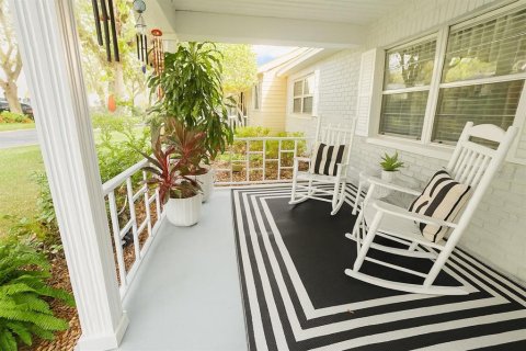 House in Ocala, Florida 2 bedrooms, 156.73 sq.m. № 1919585 - photo 4
