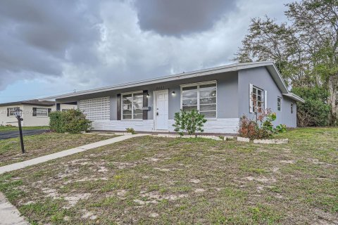 House in Coconut Creek, Florida 3 bedrooms, 117.89 sq.m. № 1633427 - photo 3