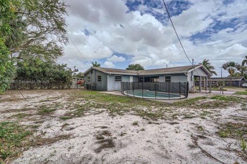 House in Coconut Creek, Florida 3 bedrooms, 117.89 sq.m. № 1633427 - photo 27