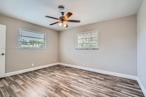 House in Coconut Creek, Florida 3 bedrooms, 117.89 sq.m. № 1633427 - photo 5