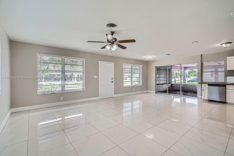 House in Coconut Creek, Florida 3 bedrooms, 117.89 sq.m. № 1633427 - photo 7