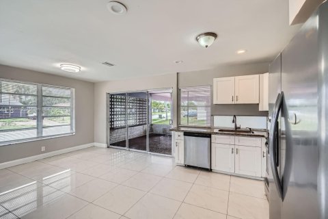 House in Coconut Creek, Florida 3 bedrooms, 117.89 sq.m. № 1633427 - photo 9