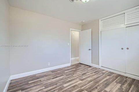 House in Coconut Creek, Florida 3 bedrooms, 117.89 sq.m. № 1633427 - photo 18
