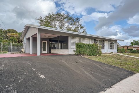 House in Coconut Creek, Florida 3 bedrooms, 117.89 sq.m. № 1633427 - photo 1