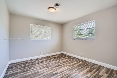 House in Coconut Creek, Florida 3 bedrooms, 117.89 sq.m. № 1633427 - photo 20