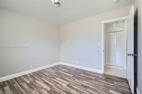 House in Coconut Creek, Florida 3 bedrooms, 117.89 sq.m. № 1633427 - photo 19