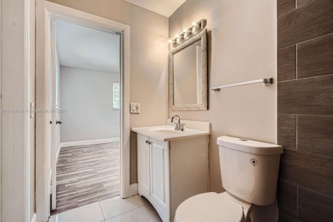 House in Coconut Creek, Florida 3 bedrooms, 117.89 sq.m. № 1633427 - photo 16