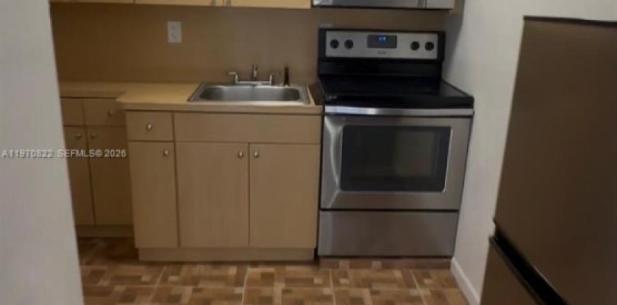 House in Miami, Florida 1 bedroom, 146.23 sq.m. № 2031463