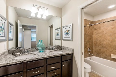 Adosado en venta en Kissimmee, Florida, 5 dormitorios, 210.42 m2 № 1614071 - foto 17