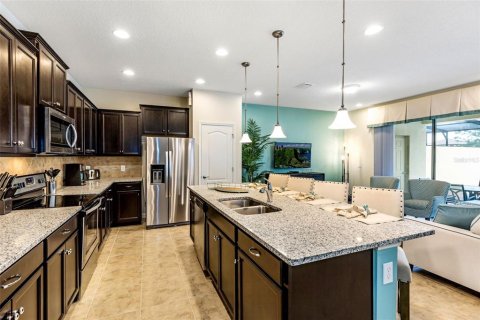 Adosado en venta en Kissimmee, Florida, 5 dormitorios, 210.42 m2 № 1614071 - foto 11
