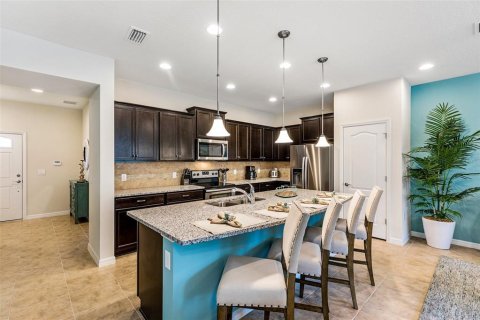 Adosado en venta en Kissimmee, Florida, 5 dormitorios, 210.42 m2 № 1614071 - foto 9