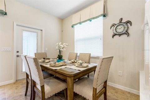 Adosado en venta en Kissimmee, Florida, 5 dormitorios, 210.42 m2 № 1614071 - foto 8