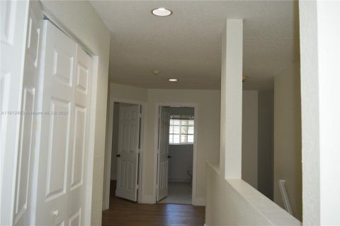 Villa ou maison à louer à Weston, Floride: 6 chambres, 361.76 m2 № 1770582 - photo 29