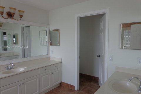 House in Weston, Florida 6 bedrooms, 361.76 sq.m. № 1770582 - photo 20