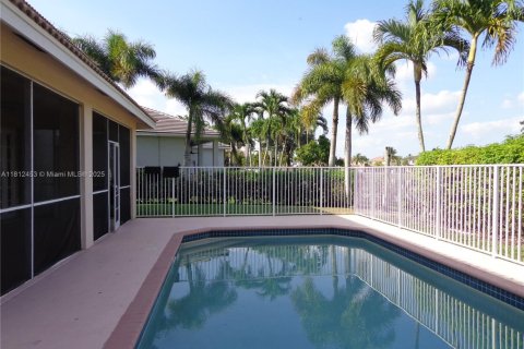 House in Weston, Florida 6 bedrooms, 361.76 sq.m. № 1770582 - photo 8