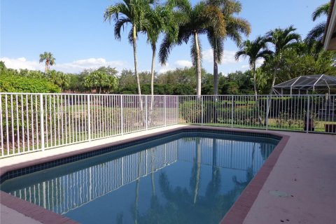 House in Weston, Florida 6 bedrooms, 361.76 sq.m. № 1770582 - photo 5