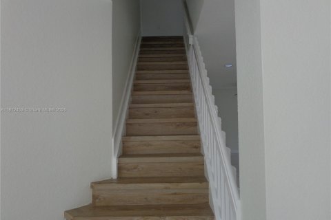 House in Weston, Florida 6 bedrooms, 361.76 sq.m. № 1770582 - photo 14