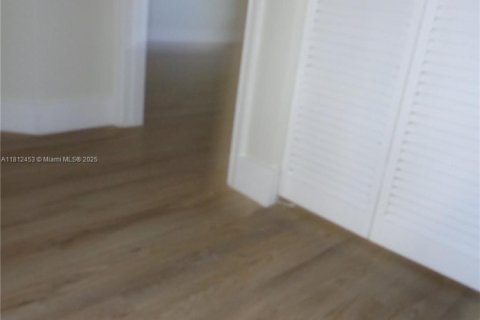House in Weston, Florida 6 bedrooms, 361.76 sq.m. № 1770582 - photo 17