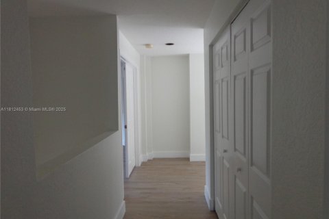 Villa ou maison à louer à Weston, Floride: 6 chambres, 361.76 m2 № 1770582 - photo 30