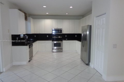 House in Weston, Florida 6 bedrooms, 361.76 sq.m. № 1770582 - photo 13
