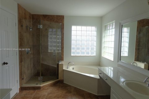 House in Weston, Florida 6 bedrooms, 361.76 sq.m. № 1770582 - photo 19