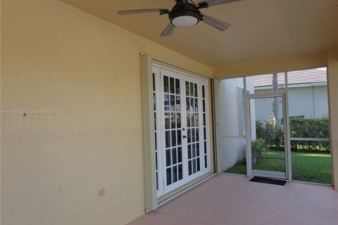 House in Weston, Florida 6 bedrooms, 361.76 sq.m. № 1770582 - photo 7