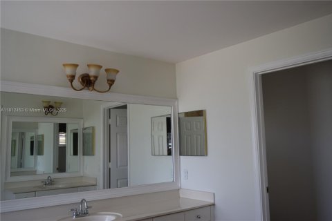 House in Weston, Florida 6 bedrooms, 361.76 sq.m. № 1770582 - photo 26