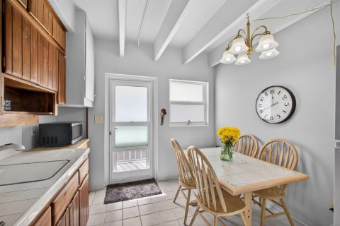 Condo in South Palm Beach, Florida, 1 bedroom № 2077500 - photo 3
