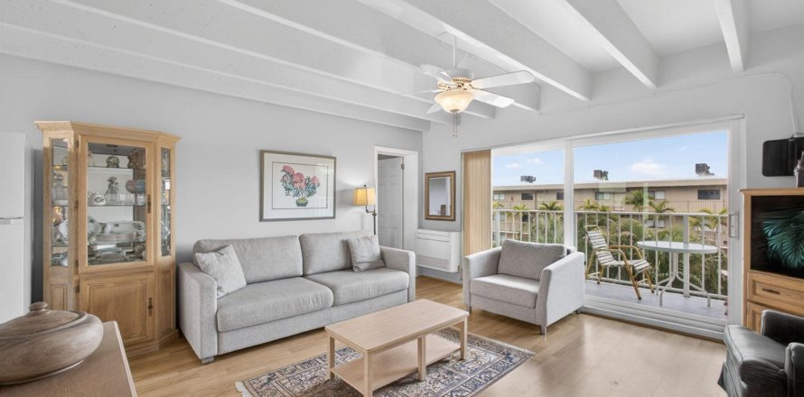 Condo in South Palm Beach, Florida, 1 bedroom № 2077500
