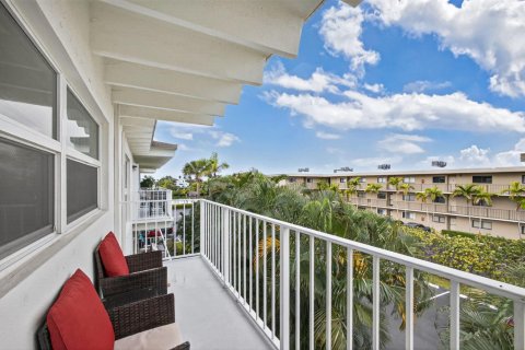 Condo in South Palm Beach, Florida, 1 bedroom № 2077500 - photo 12