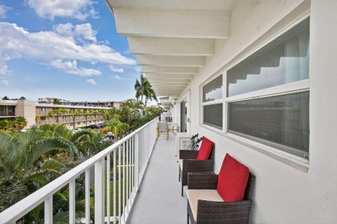 Condo in South Palm Beach, Florida, 1 bedroom № 2077500 - photo 13
