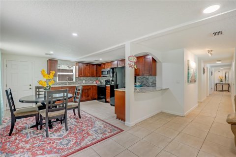 Villa ou maison à vendre à Orange Park, Floride: 4 chambres, 118.08 m2 № 1777390 - photo 5