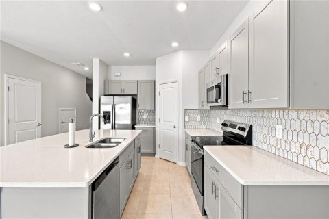 Townhouse in Kissimmee, Florida 3 bedrooms, 150.13 sq.m. № 2352337 - photo 11