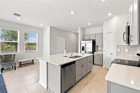 Townhouse in Kissimmee, Florida 3 bedrooms, 150.13 sq.m. № 2352337 - photo 13