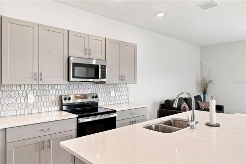 Townhouse in Kissimmee, Florida 3 bedrooms, 150.13 sq.m. № 2352337 - photo 15