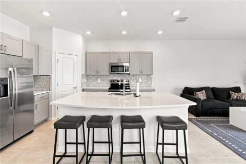 Townhouse in Kissimmee, Florida 3 bedrooms, 150.13 sq.m. № 2352337 - photo 14