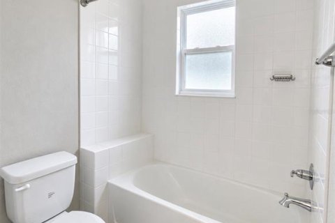 Villa ou maison à louer à Mulberry, Floride: 4 chambres, 181.81 m2 № 2405214 - photo 18