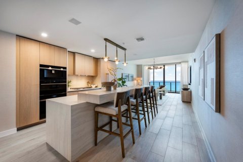 Condo in Pompano Beach, Florida, 3 bedrooms № 2175832 - photo 5