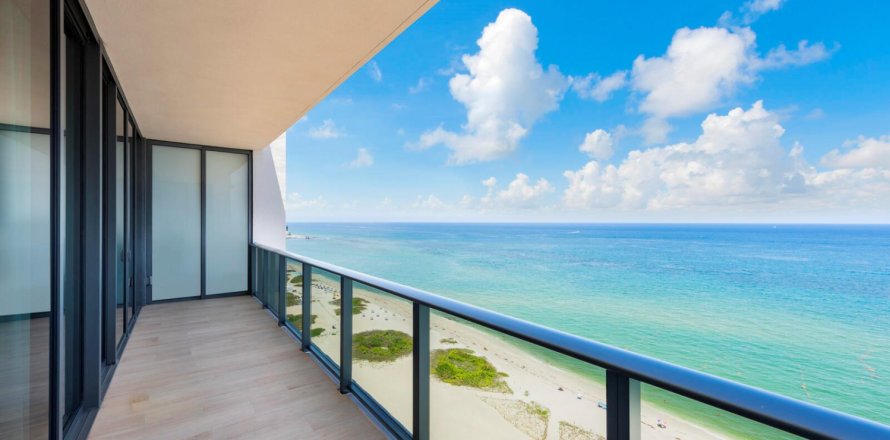 Condo in Pompano Beach, Florida, 3 bedrooms № 2175832