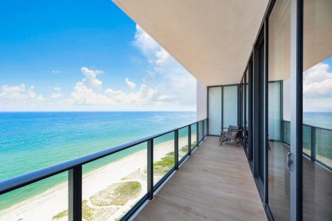 Condo in Pompano Beach, Florida, 3 bedrooms № 2175832 - photo 17