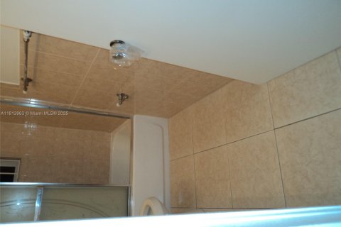 Villa ou maison à vendre à Hollywood, Floride: 3 chambres № 2015921 - photo 14