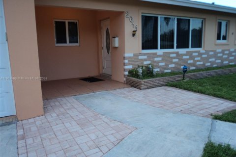 Villa ou maison à vendre à Hollywood, Floride: 3 chambres № 2015921 - photo 2