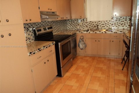 Villa ou maison à vendre à Hollywood, Floride: 3 chambres № 2015921 - photo 6