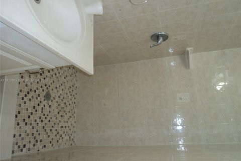 Villa ou maison à vendre à Hollywood, Floride: 3 chambres № 2015921 - photo 17