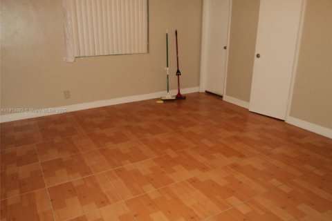 Villa ou maison à vendre à Hollywood, Floride: 3 chambres № 2015921 - photo 22