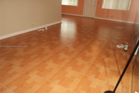 Villa ou maison à vendre à Hollywood, Floride: 3 chambres № 2015921 - photo 3