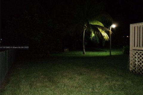 Villa ou maison à vendre à Hollywood, Floride: 3 chambres № 2015921 - photo 18
